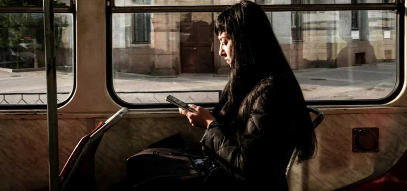 How do I know if someone is tracking me via my smartphone