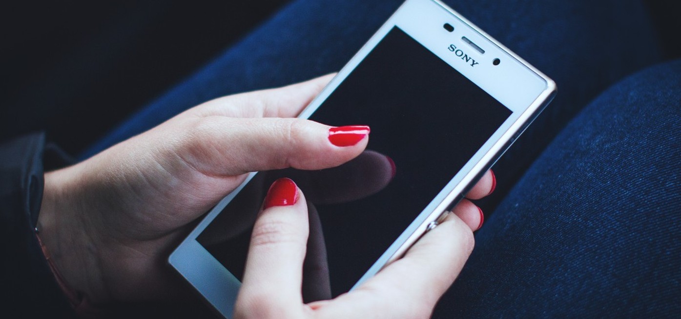 The Importance of Cell Phone Signal Blockers in Theaters