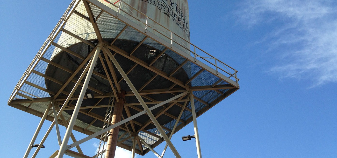 Understanding the Varied Signal Blocking Effects of Full-Band Signal Jammers on Different Mobile Phones