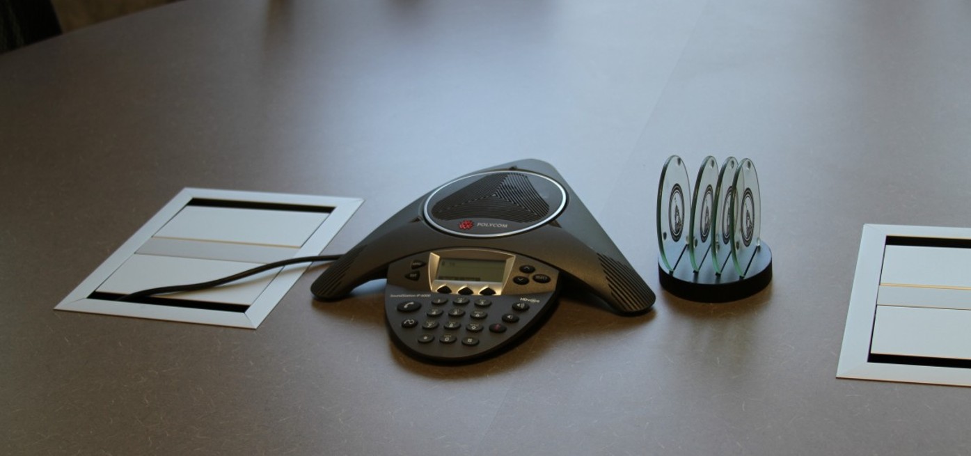 The Importance of Choosing a Conference Room Signal Jammer with Built-in Antenna