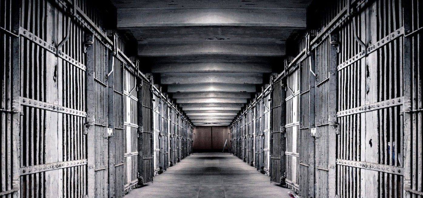 Reducing the Number of Antennas in Shielding Devices: A Trade-off between Aesthetics and Effectiveness